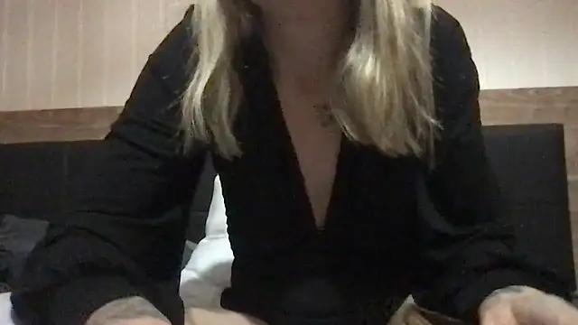 Missesss28 from StripChat