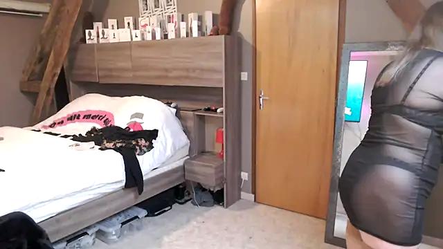 MissGirly from StripChat