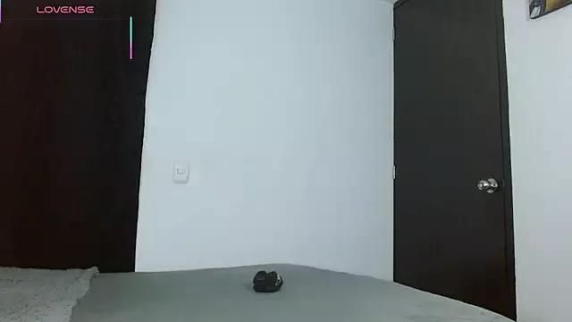 MissHoolly from StripChat