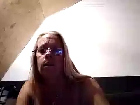 MISSLOTUS75 from StripChat