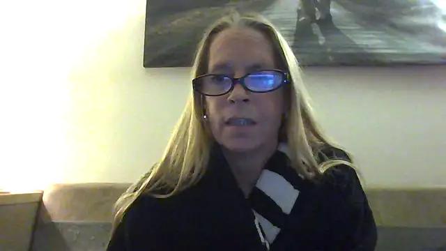 MISSLOTUS75 from StripChat