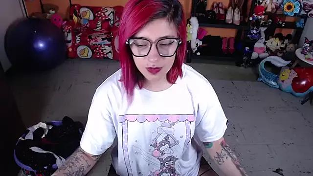 MissMiia2 from StripChat