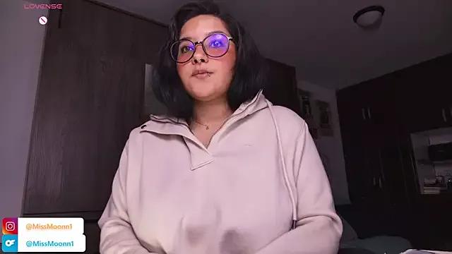 MissMoonn1 from StripChat