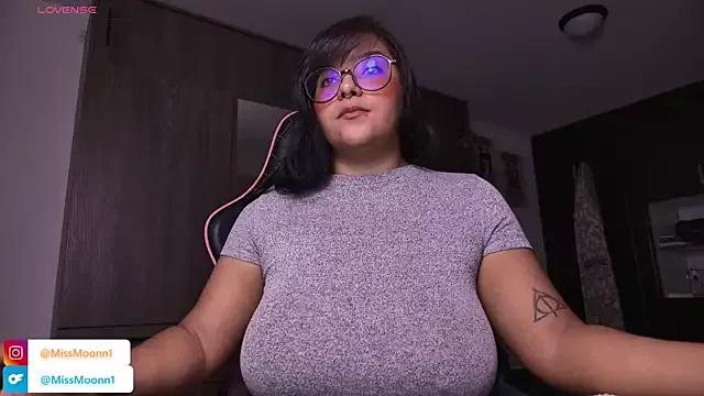 MissMoonn1 from StripChat