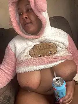 Missmoox24 from StripChat