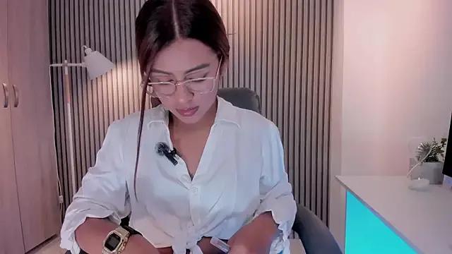 Missnaomi_ from StripChat