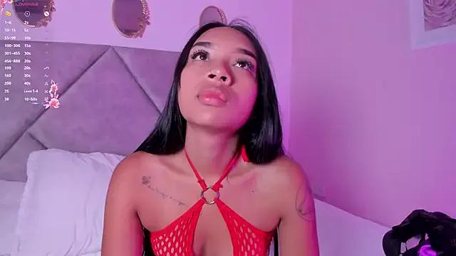 MissPocahontass from StripChat