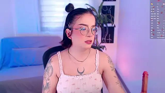 MissSashaBleux from StripChat is Freechat