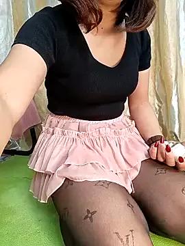Mizzu-mi from StripChat