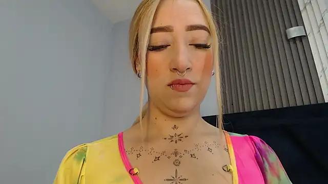 MollyCruz from StripChat