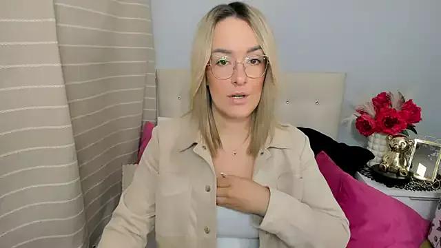 MollyFlowers from StripChat