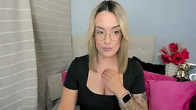 MollyFlowers from StripChat