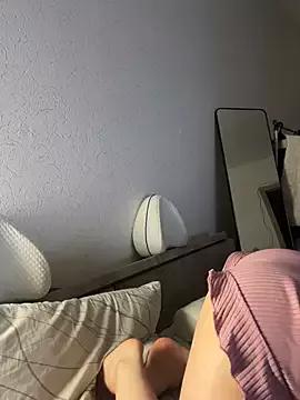 mollygirll from StripChat is Freechat