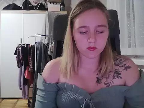 MollyWinters from StripChat is Freechat