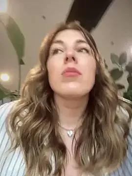 MommmyYummy from StripChat