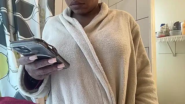 MommyConfident from StripChat