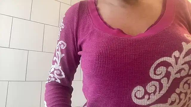 MommyConfident from StripChat