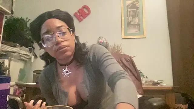 MommyConfident from StripChat