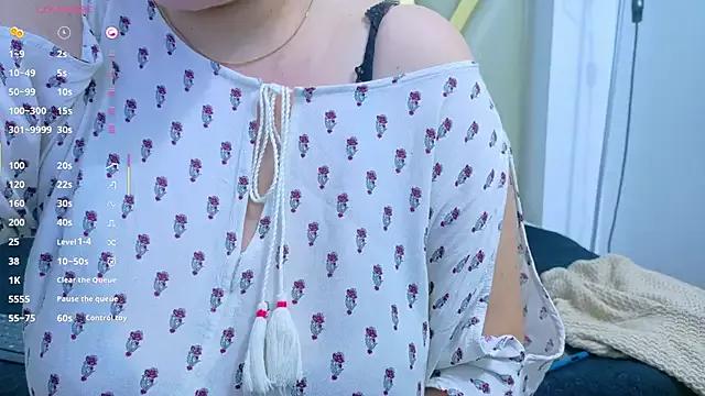 MommyHelpsmee from StripChat