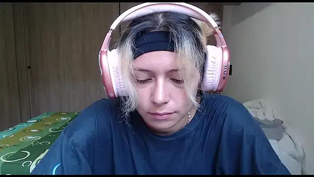 MommyMiaWs from StripChat
