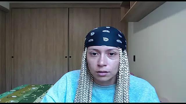 MommyMiaWs from StripChat is Freechat