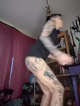MommyMisfit from StripChat