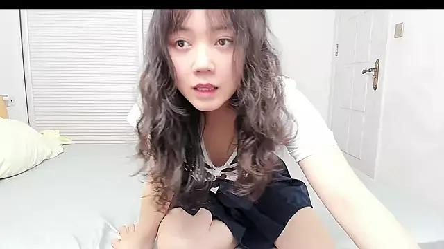 Momo-small webcams show profile image 