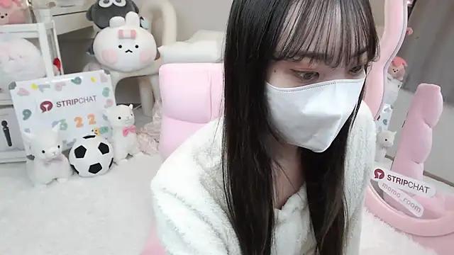 momo_room from StripChat
