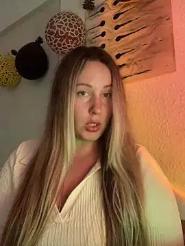 Mona_Plus webcams show profile image 