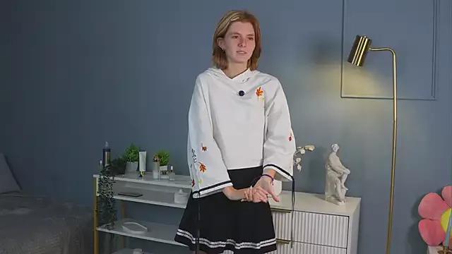 MonaScherman from StripChat is Freechat