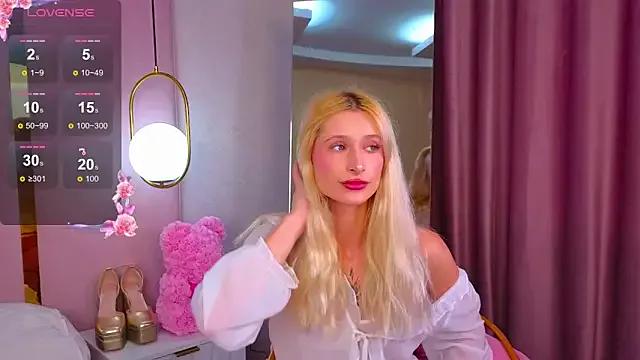 Monica_Leen from StripChat is Freechat