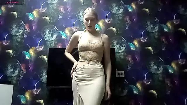 MonicaCreatAdult from StripChat is Freechat