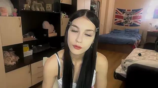 Monicahere on StripChat