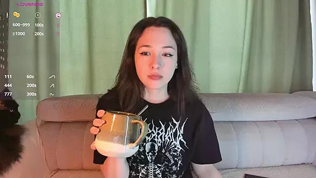 MonicaRocket webcams show profile image 