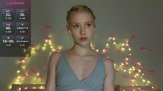 Monikacutie from StripChat is Freechat
