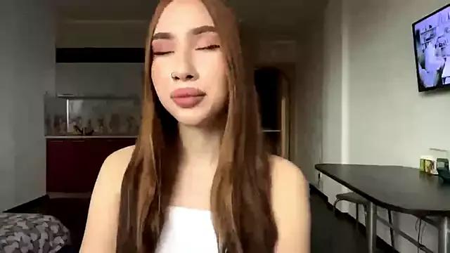 MonnaLissa from StripChat is Freechat