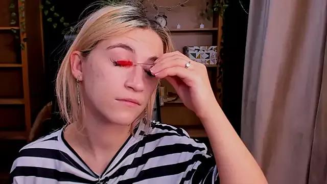 Moon13152 from StripChat