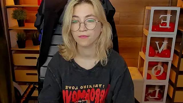 Moon13152 from StripChat