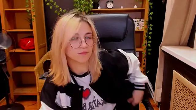 Moon13152 from StripChat