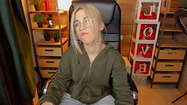Moon13152 from StripChat
