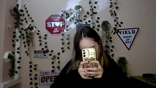 Moon__Lily from StripChat is Freechat