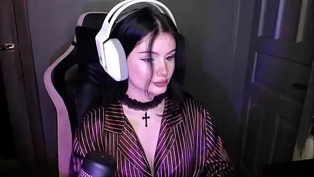 Moon_raven from StripChat is Freechat