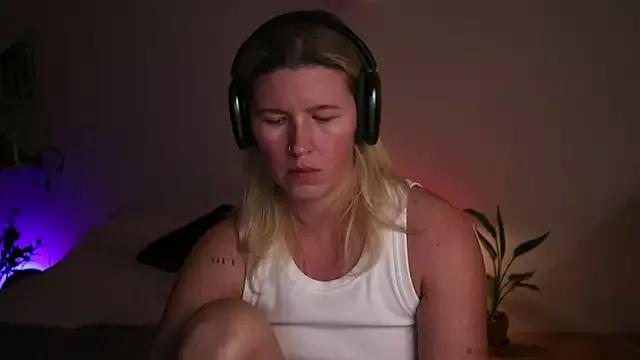 moonamii from StripChat