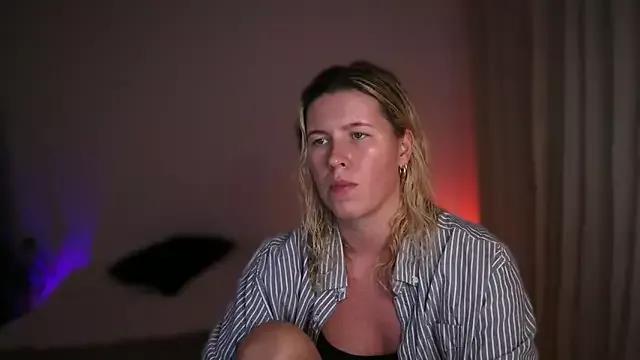 moonamii from StripChat