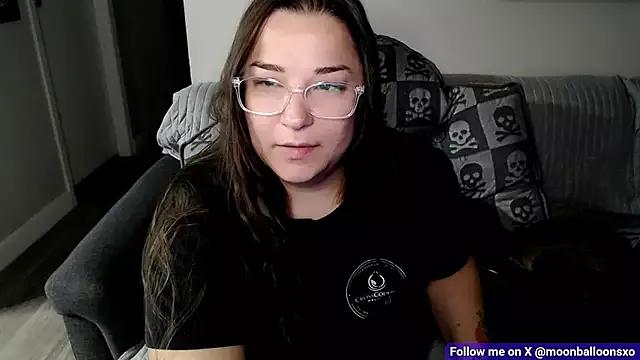 MoonBalloons from StripChat