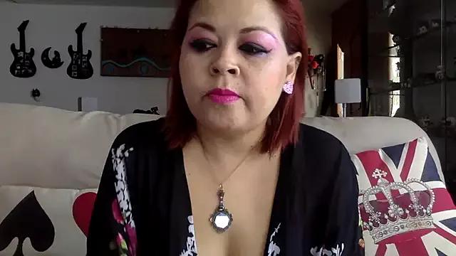 moonbby from StripChat