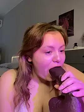MoonIvy from StripChat