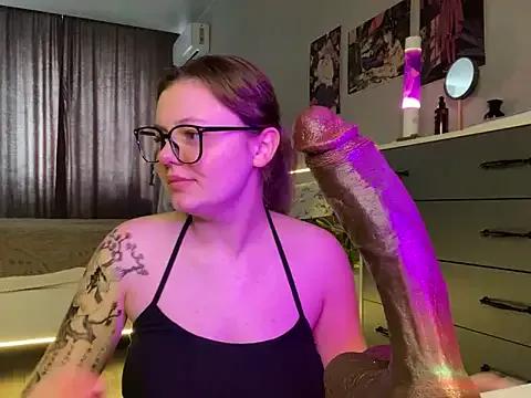 MoonIvy from StripChat