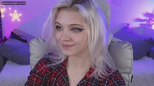 Moonlight_Mia from StripChat