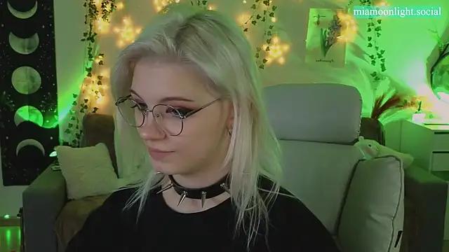 Moonlight_Mia from StripChat